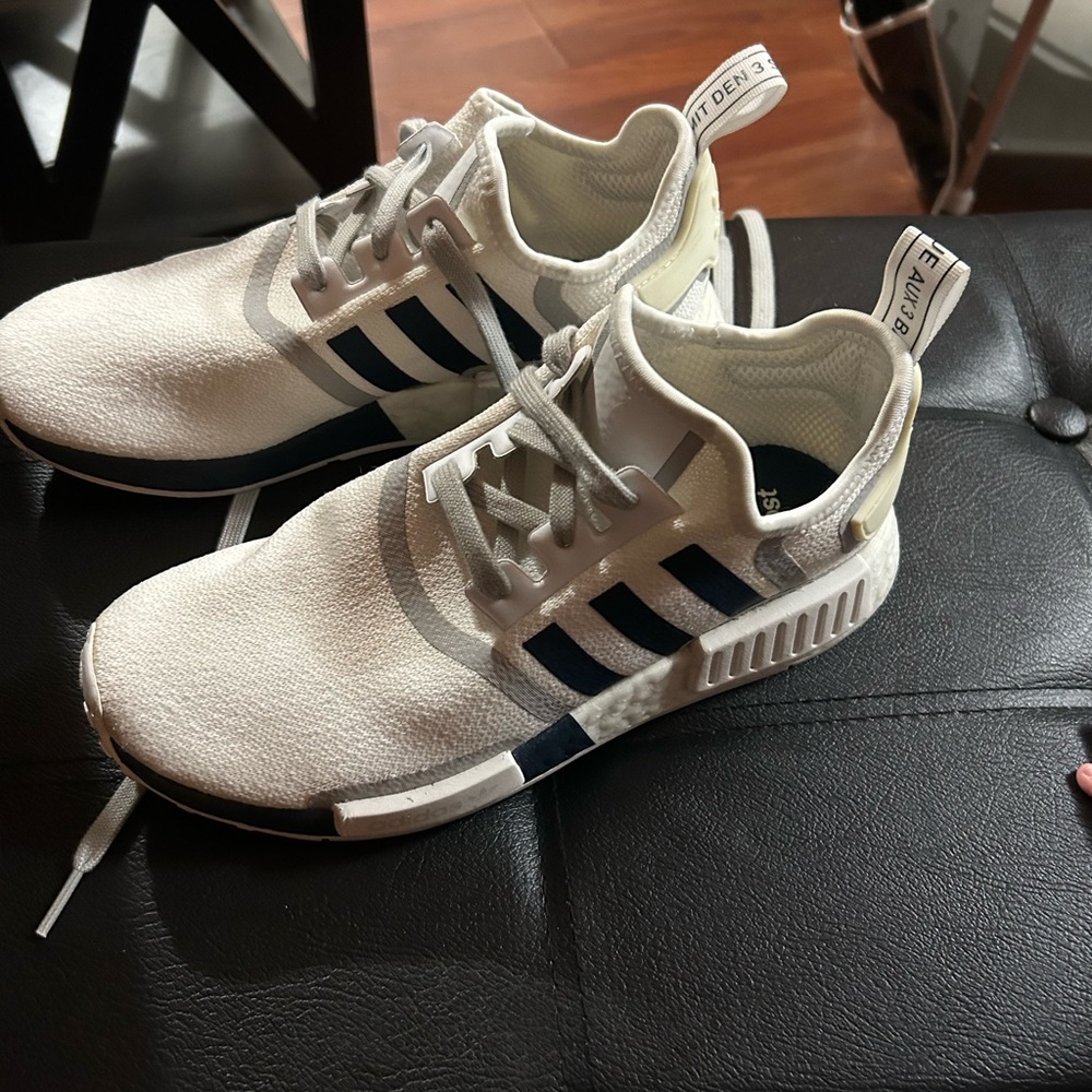 Men’s size 7 adidas